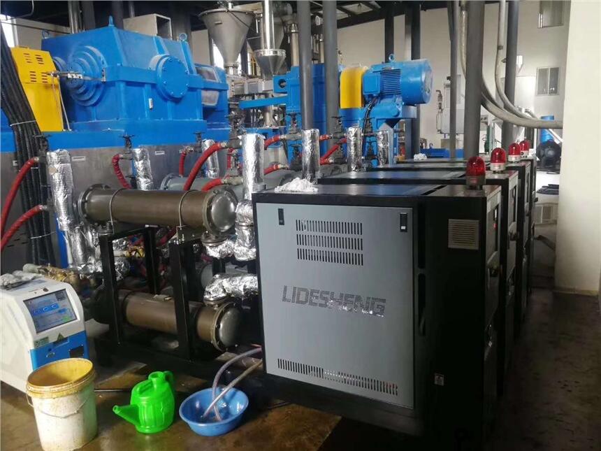 株洲油加熱器/油循環(huán)模溫機/水溫度控制機/模具溫度控制機/冷熱一體模溫機